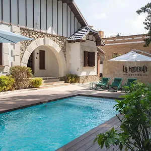 https://la-moderna-suites.1costadelsol.com
